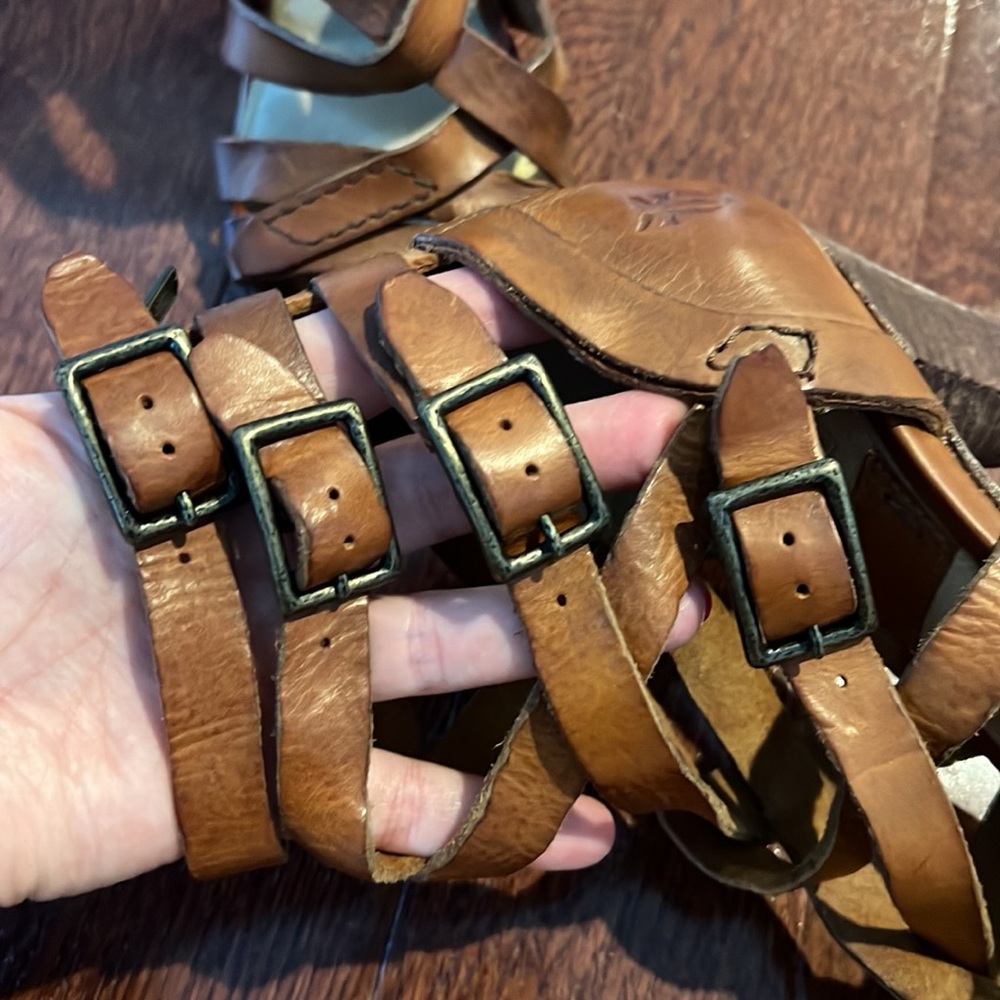 FRYE brown leather stewpot Moto heels w buckle, size 7.5 - Picture 9 of 10